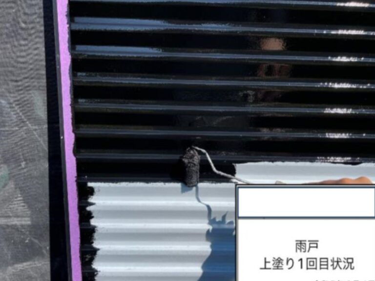 K様邸雨戸　上塗り1回目