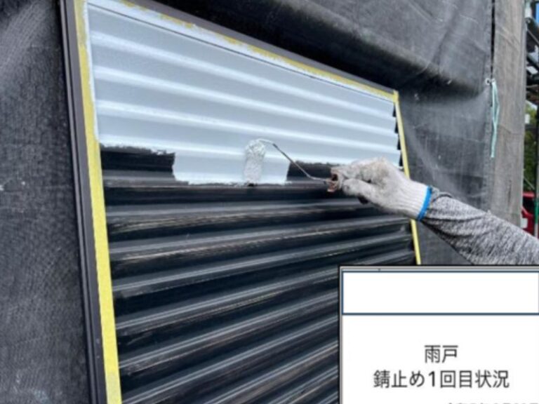 K様邸雨戸　錆止め1回目