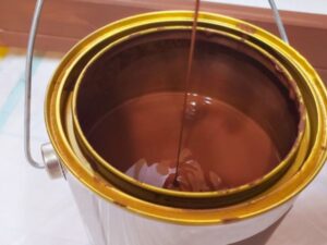 ブラウンの塗料の缶・塗料のテクスチャ